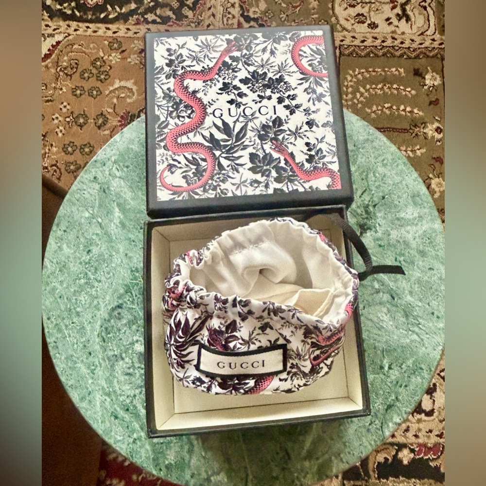 Gucci Interlocking GG Sterling Silver Bracelet with box and Gucci pouch. - Picture 11 of 15